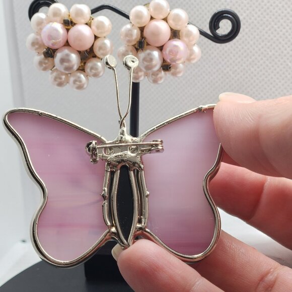 Iridescent Butterfly brooch with vintage pink and cream clip-on beaded earrings. - Picture 5 of 5